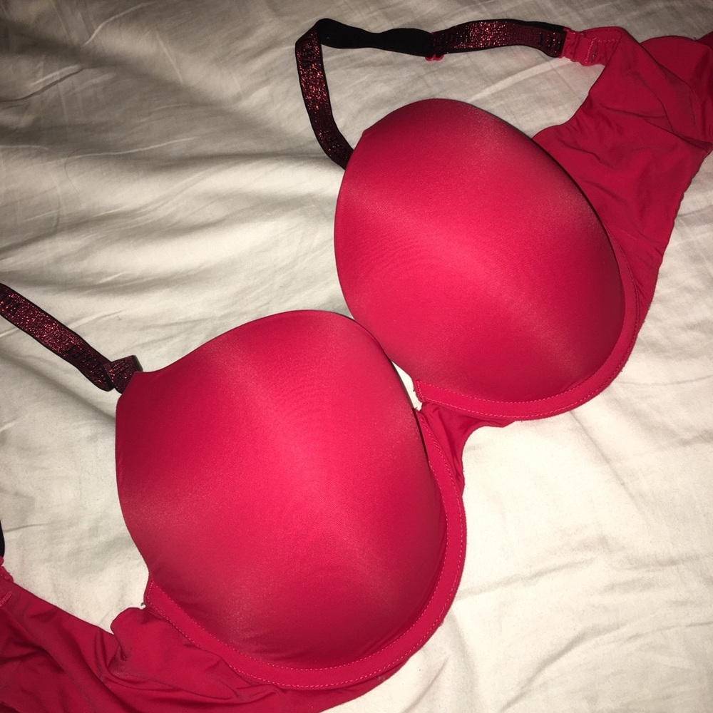 Beautiful red bra size 36D